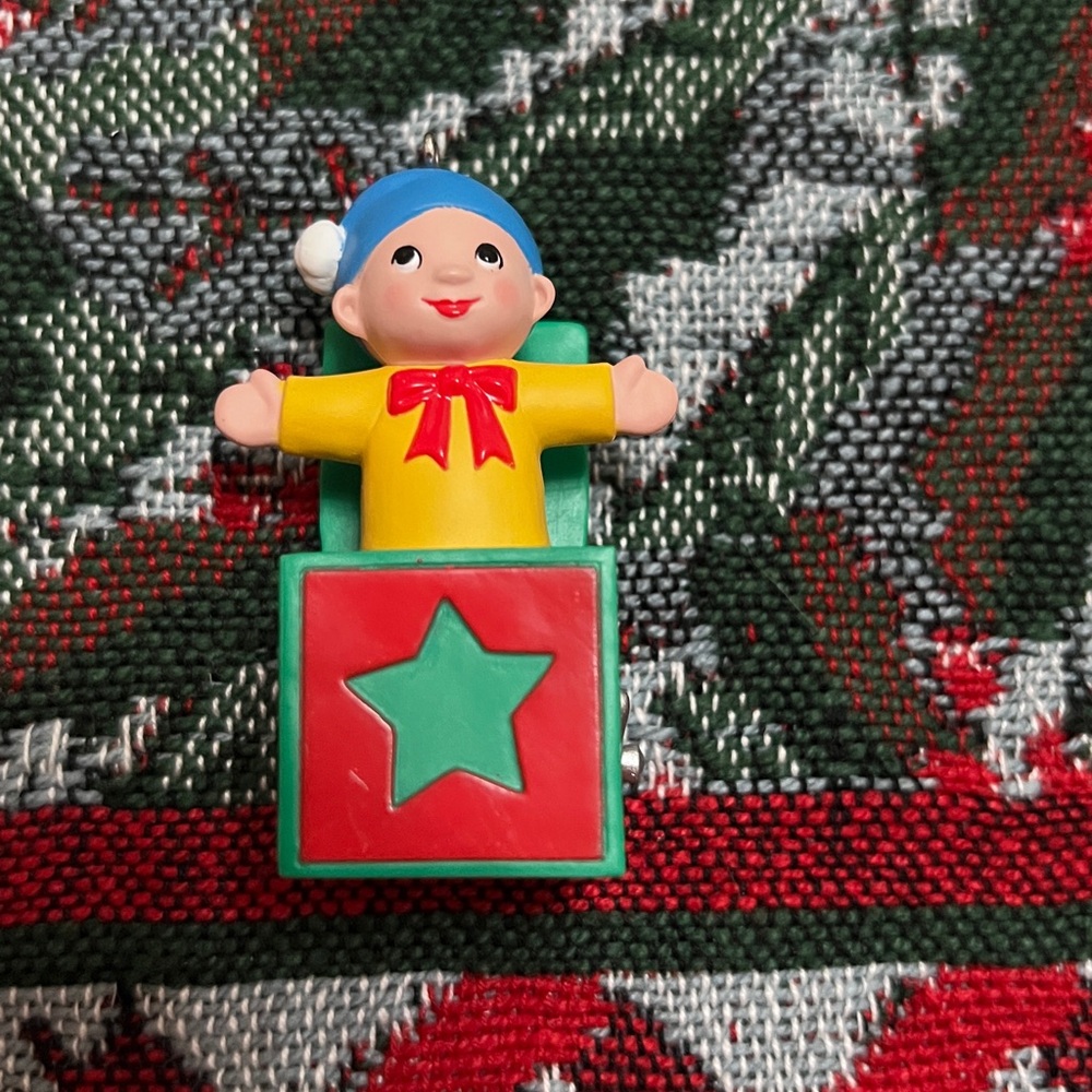 Hallmark A Springy Surprise Member Exclusive 2014 ornament - Picture 6 of 12